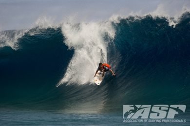 Adriano de Souza Leads the Field on Day 1 Billabong Pro Tahiti