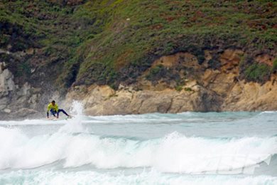 Day 1 of the Cabreiroa Pantin Classic Pro Opens in Fun Surf