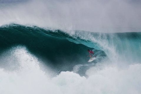 South Africa’s De Vries Tastes Perfection in Giant Surf at Vans World Cup of Surfing