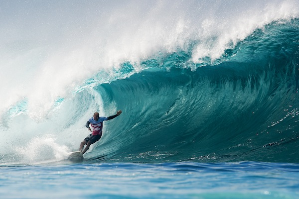 ASP World Title Race Heats Up at Billabong Pipe Masters, Florence Takes Vans Triple Crown Lead