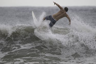 surfingguy2.jpg