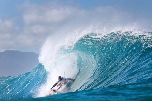 Kelly Slater Wins Billabong Pipe Masters, Florence Takes Vans Triple Crown of Surfing