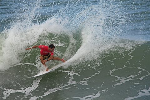Quarterfinalists Decided at the ASP 4-Star Mahalo Surf Eco Festival in Brazil