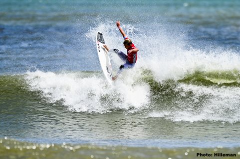 Irene Forces Mammoth Day for Vans Pro, Andino Secures ASP North America Pro Junior Title