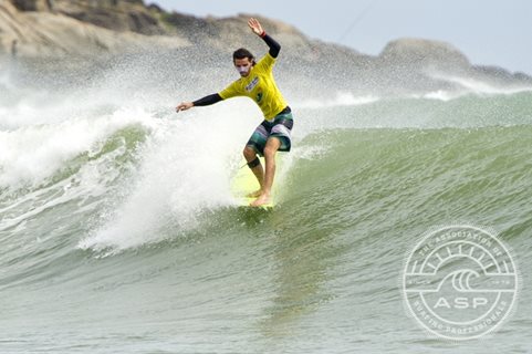 Quarter Finalists Decided in Excellent Surf at the Riyue Bay ASP World Longboard Championships
