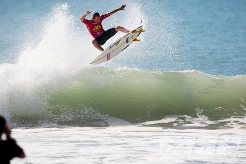 Round 2 of Rip Curl Pro Portugal is ON, Round 3 on Stand-By