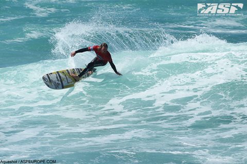 Tough Conditions Greet Opening Day of ASP Tuaca Longboard Pro