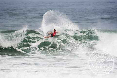 Holding Pattern Continues at Reef Hawaiian Pro, Surfline Delivers Updated Forecast