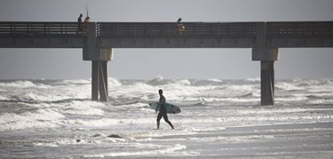 Jax Pier 2015   - Surfer