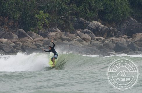 Round One On in China at the Riyue Bay ASP World Longboard Championships